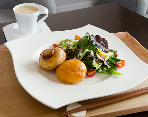 自家製パンや自家製野菜を使ったランチプレート